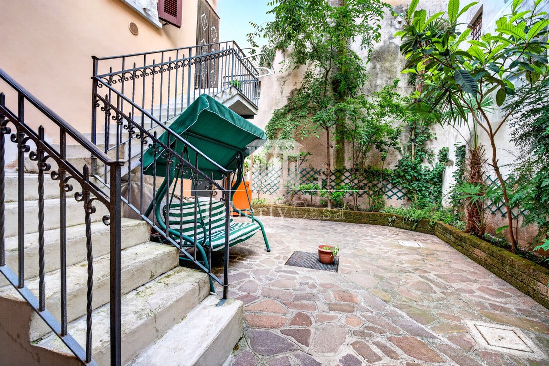 House in Salo, Lombardy, Italy 2 - 18011117