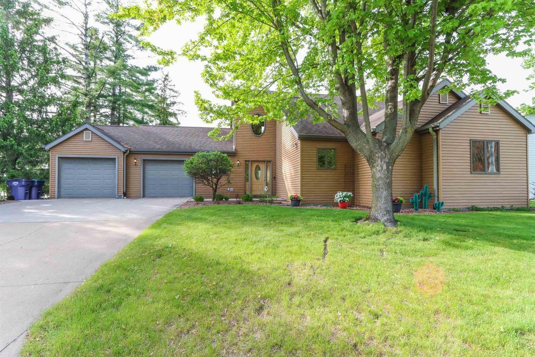 House in Waupaca, Wisconsin, United States 3 - 18007862