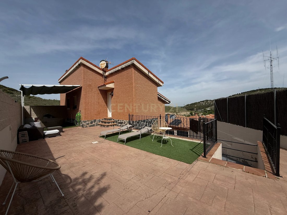 Villa in Villalbilla, Comunidad de Madrid, Spain 1 - 17803542