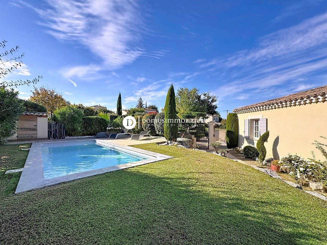 House in Saint-Saturnin-lès-Avignon, Provence-Alpes-Côte d'Azur, France 3 - 18012292