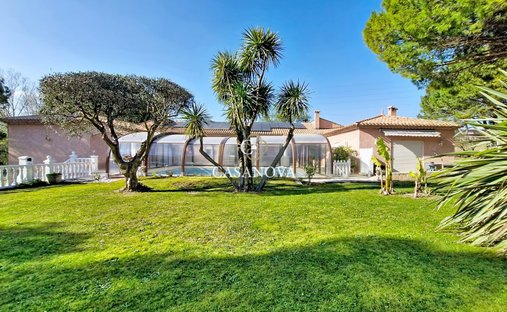House in Ancien Hôpital, Beziers, France 1