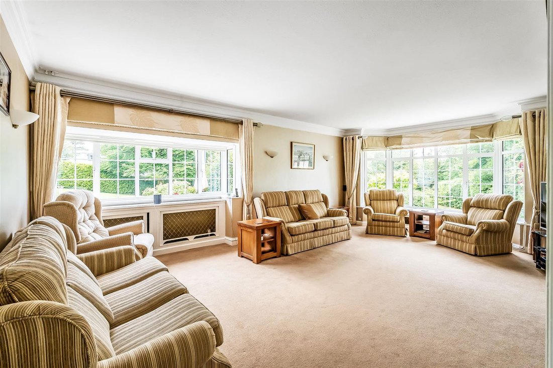 House in Surrey, England 5 - 18007792