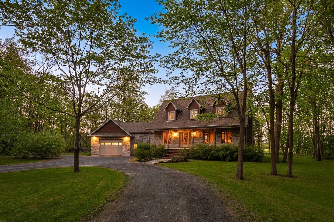 House in Carignan, Quebec, Canada 1 - 18010445