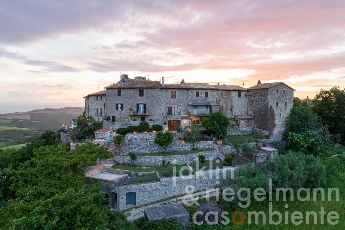 House in Gualdo Cattaneo, Umbria, Italy 5 - 18006228