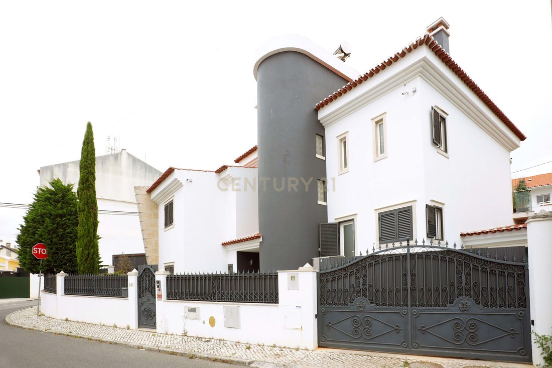 Villa in Pontinha e Famoes, Lisbon, Portugal 1 - 18009569