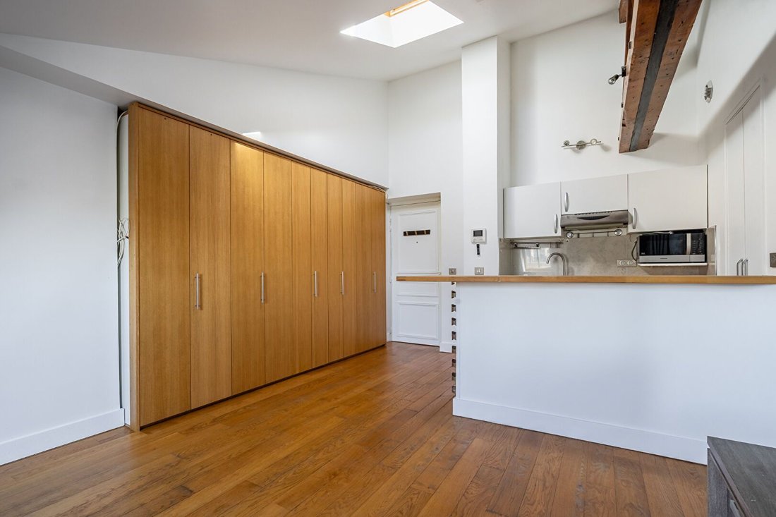 Apartment in Palais Royal, Paris 1er Arrondissement, Paris 4 - 18009223