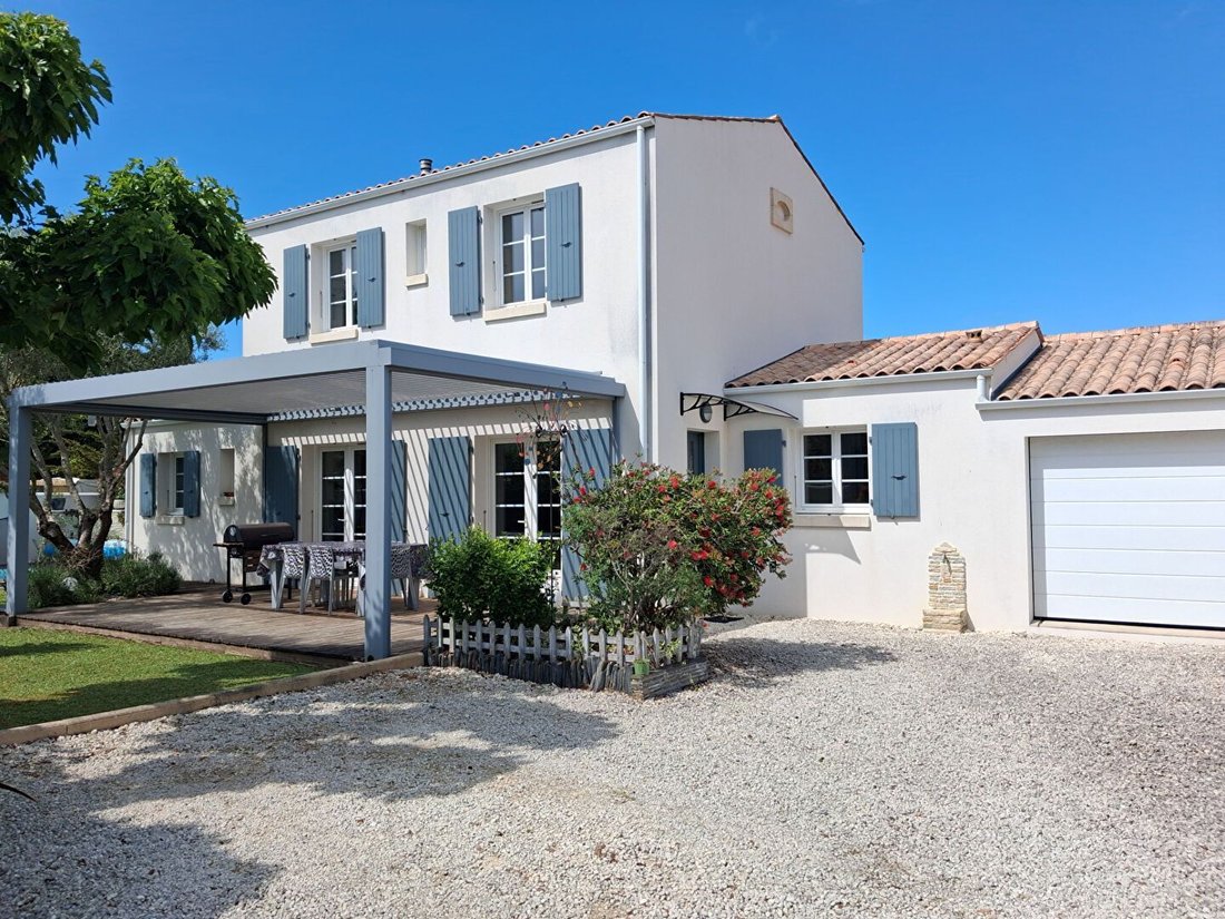 House in Saint-Georges-d'Oleron, Nouvelle-Aquitaine, France 1 - 18009179