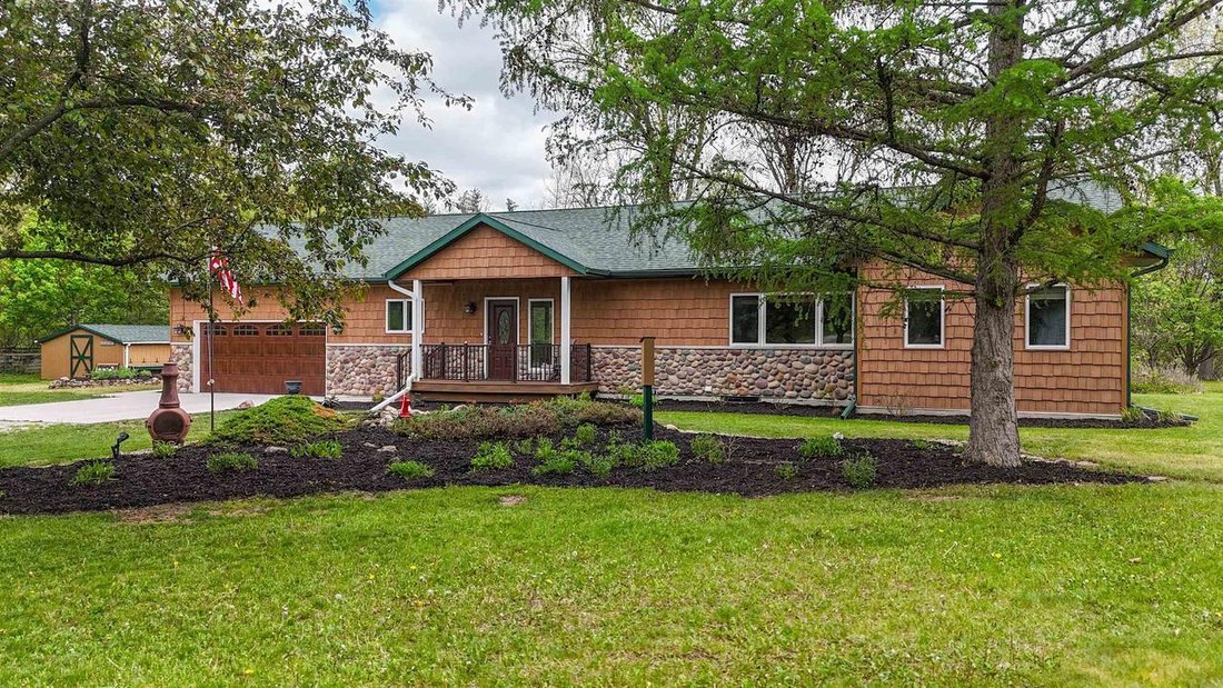 House in Waupaca, Wisconsin, United States 4 - 18007845