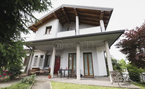 Villa in Pogliano Milanese, Lombardy, Italy 1