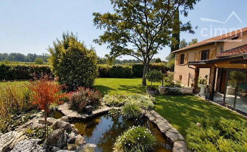 House in Les Îles, Vaulx-en-Velin, France 1