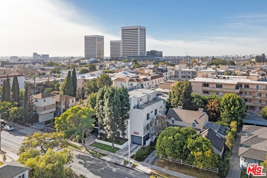 Los Angeles, California, United States 4 - 18008332