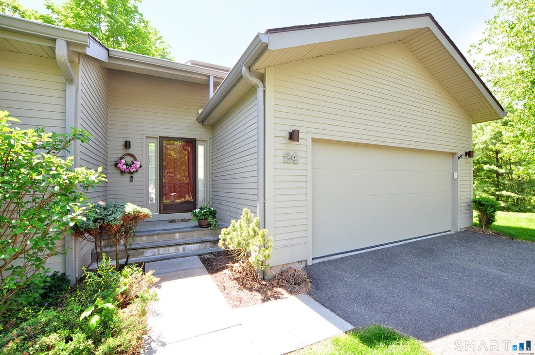 Condo in Avon, Connecticut, United States 2 - 18009955