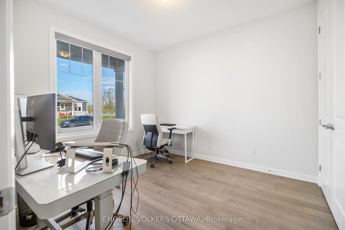 Townhouse in Ottawa, Ontario, Canada 4 - 18010212