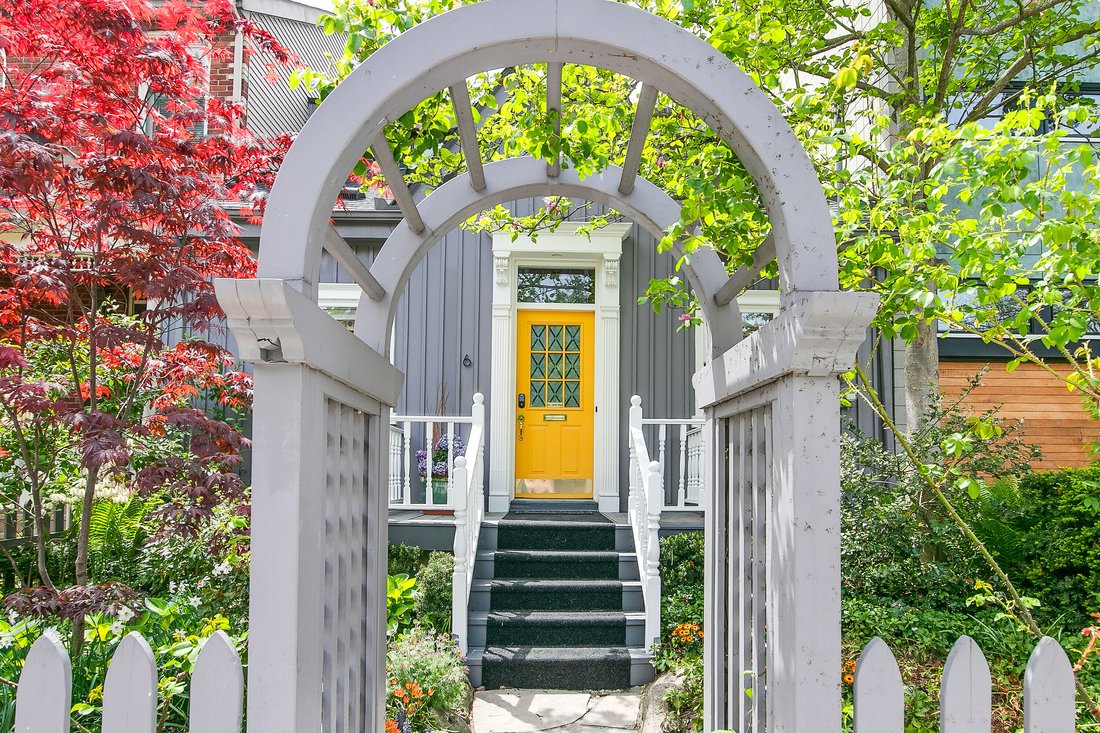 House in Toronto, Ontario, Canada 2 - 18010433