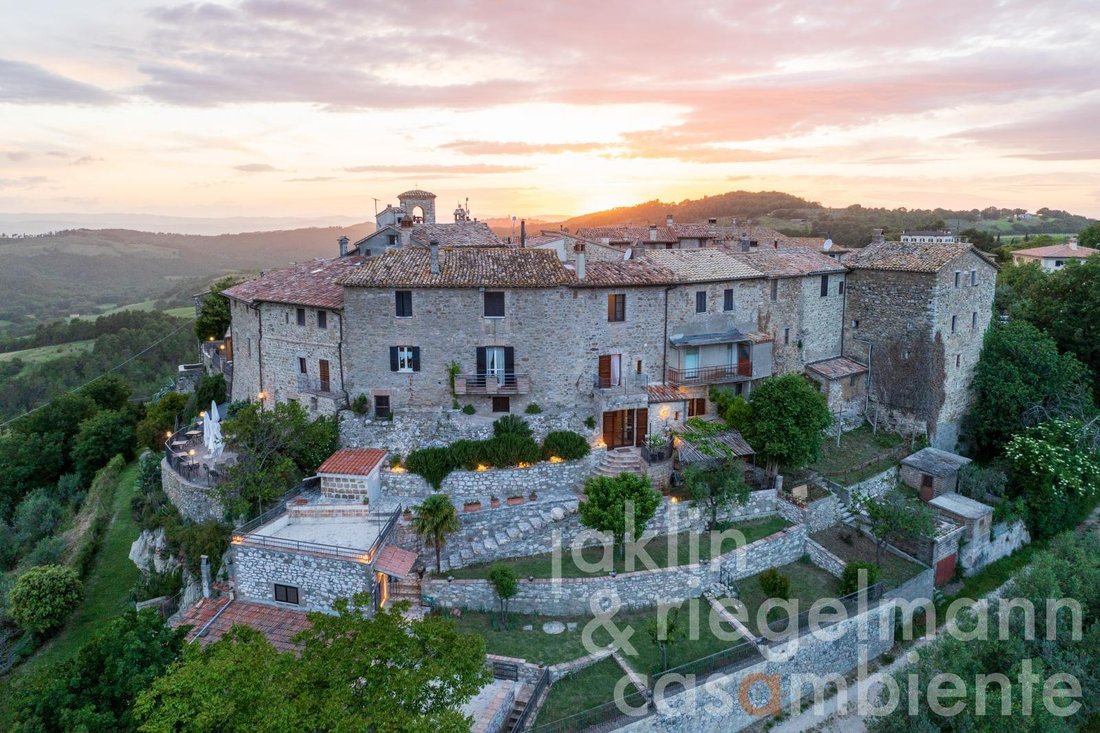 House in Gualdo Cattaneo, Umbria, Italy 4 - 18006228
