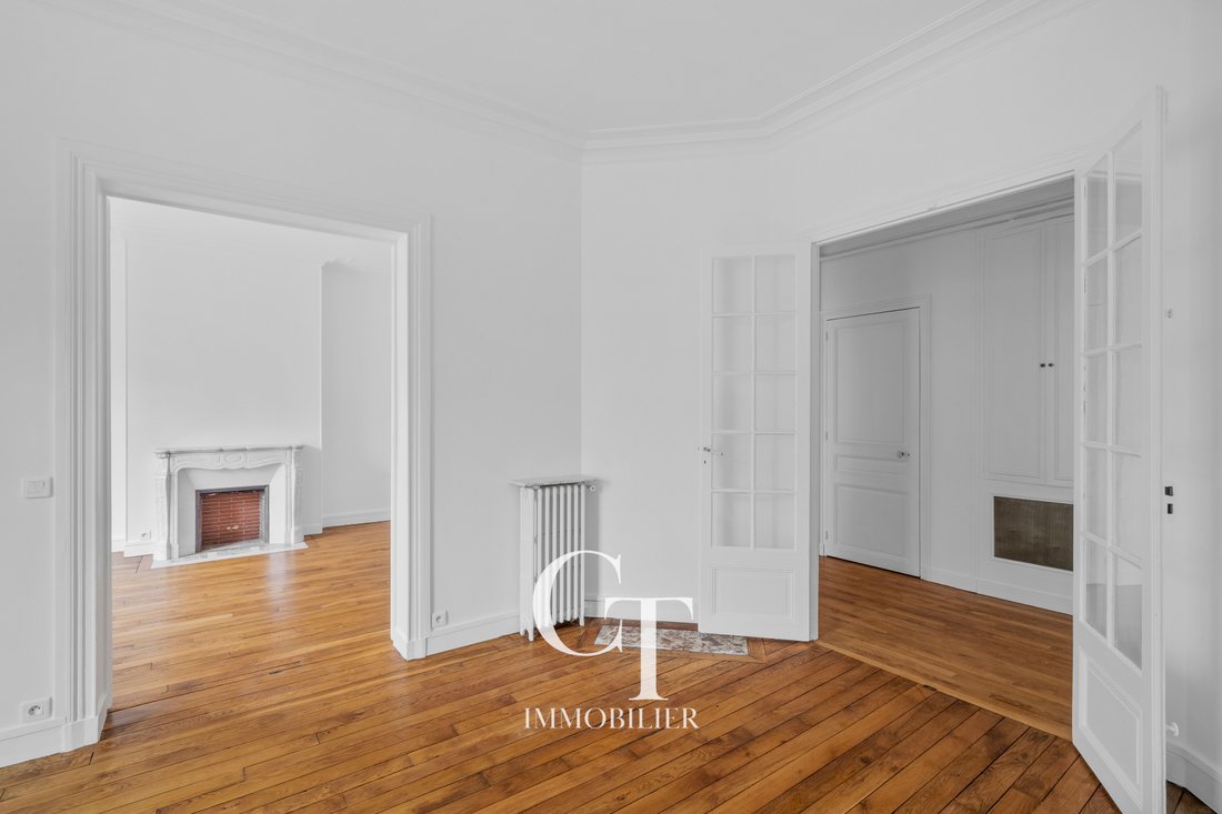Apartment in Domaine National du Château, Versailles, France 3 - 18009443