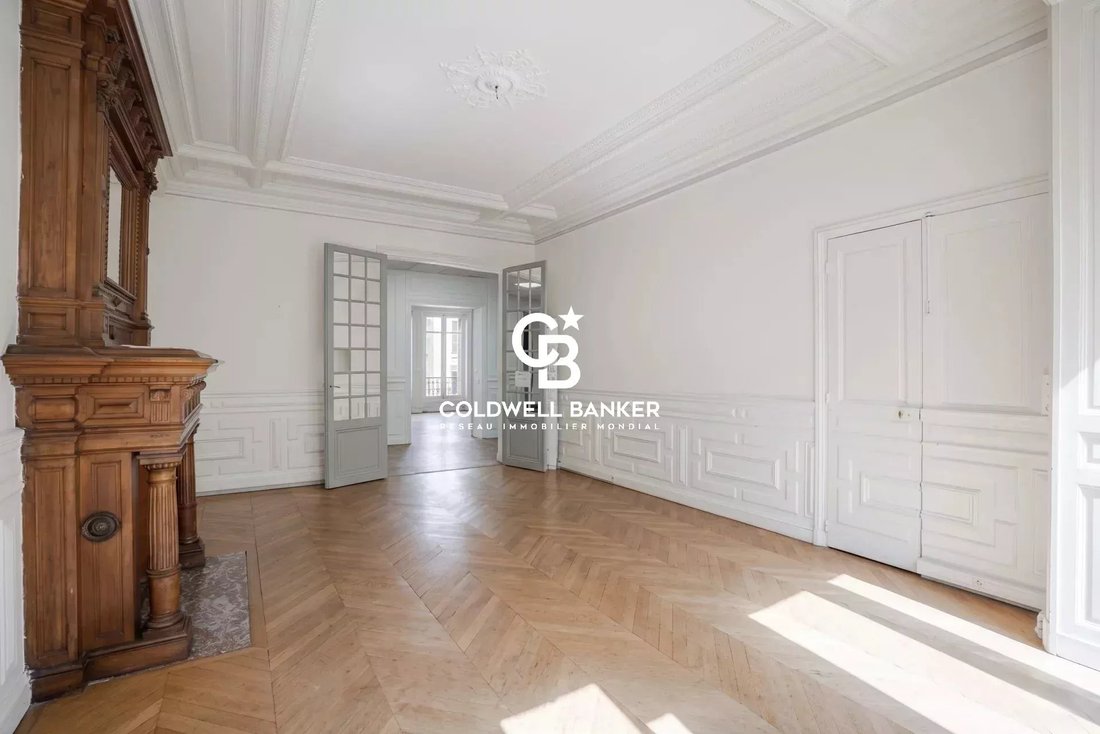 Apartment in Hoche-Friedland, Paris 8e Arrondissement, Paris 4 - 18010482