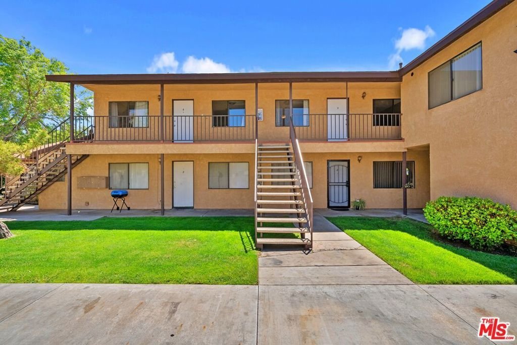 Lancaster, California, United States 4 - 18008310
