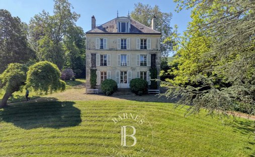 Estate in Noisy-sur-Oise, Ile-de-France, France 1