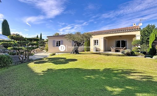 House in Saint-Saturnin-lès-Avignon, Provence-Alpes-Côte d'Azur, France 1