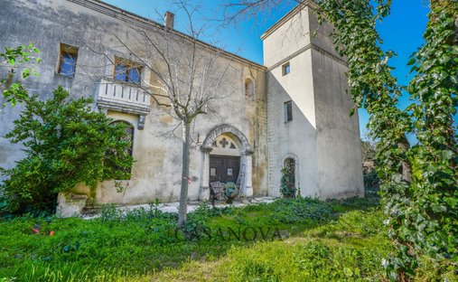 House in Centre Ville, Aigues-Mortes, France 1