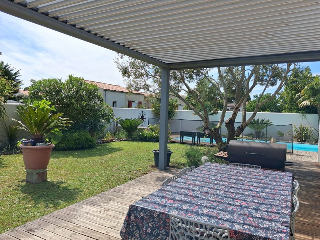 House in Saint-Georges-d'Oleron, Nouvelle-Aquitaine, France 3 - 18009179