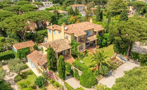 Maison à Ville-Les Saquedes-Le Bouillonnet, Sainte-Maxime, France 1