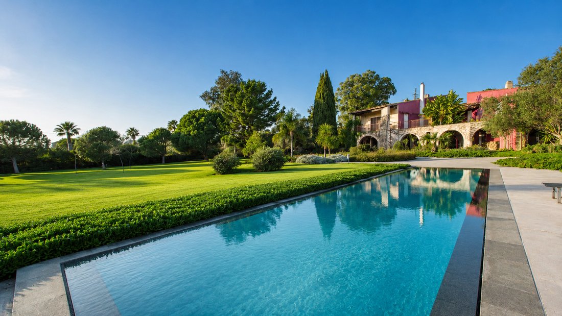 House in La Londe-les-Maures, Provence-Alpes-Côte d'Azur, France 1 - 17010295