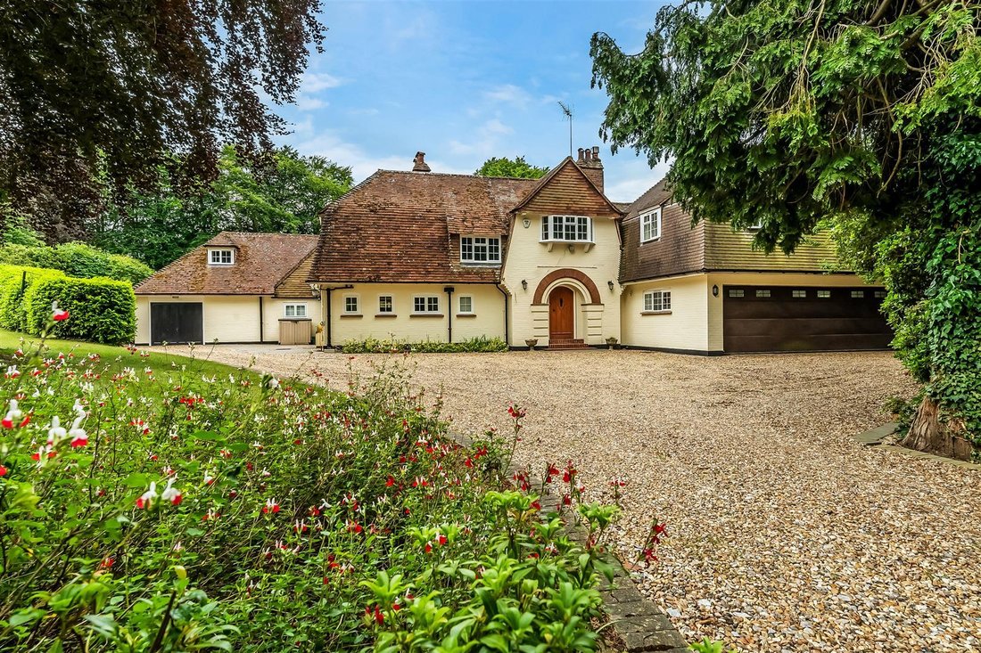 House in Surrey, England 1 - 18007792