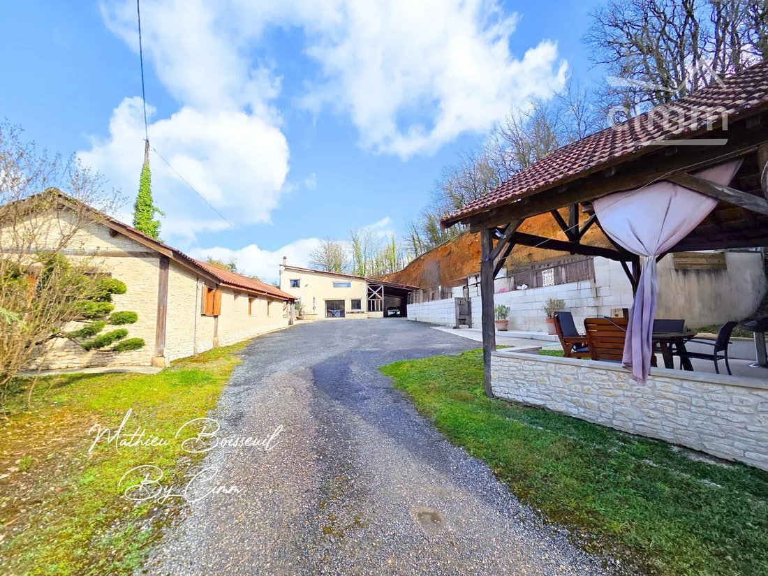 Estate in Aubas, Nouvelle-Aquitaine, France 1 - 18005006