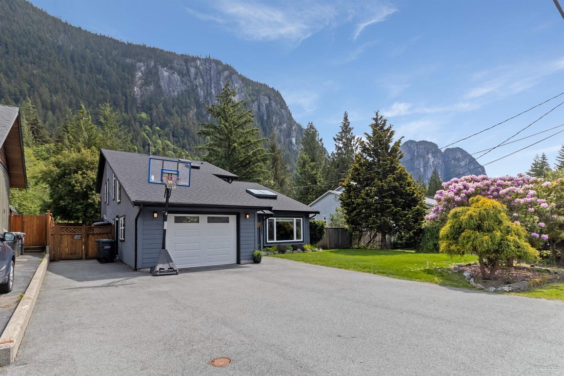 House in Squamish, British Columbia, Canada 1 - 18010287