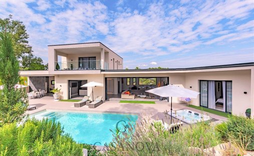 House in Nord, Saint-Clement-de-Riviere, France 1