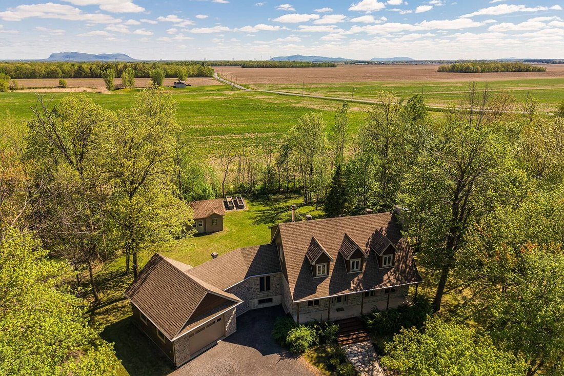 House in Carignan, Quebec, Canada 4 - 18010445