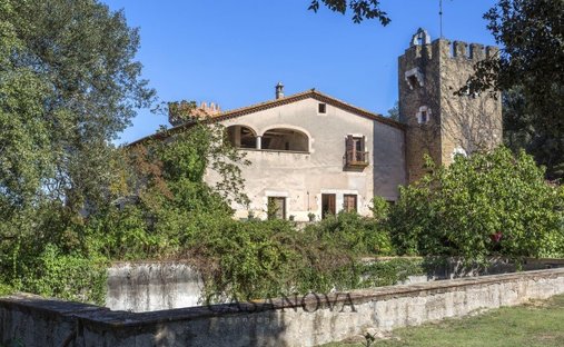 Estate in Bellcaire d'Emporda, Catalonia, Spain 1