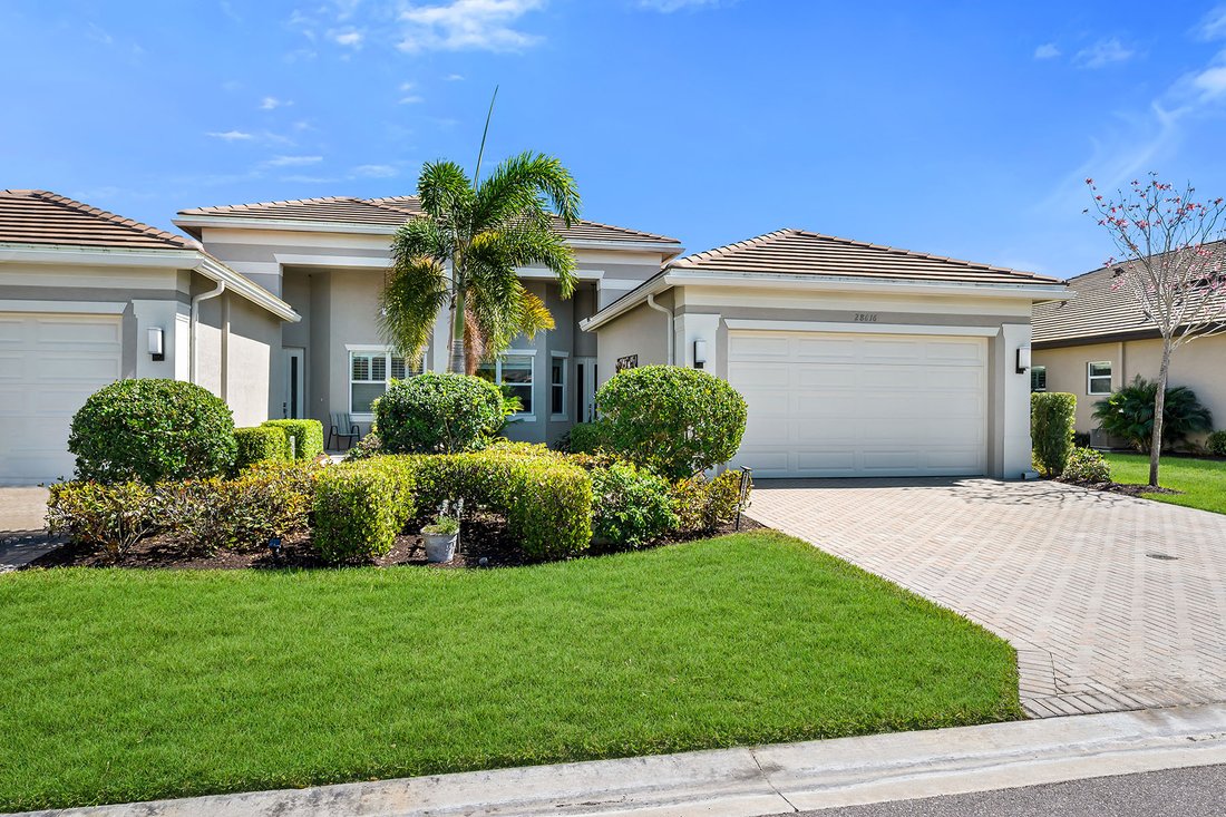 Bonita Springs, Florida, United States 1 - 17355821