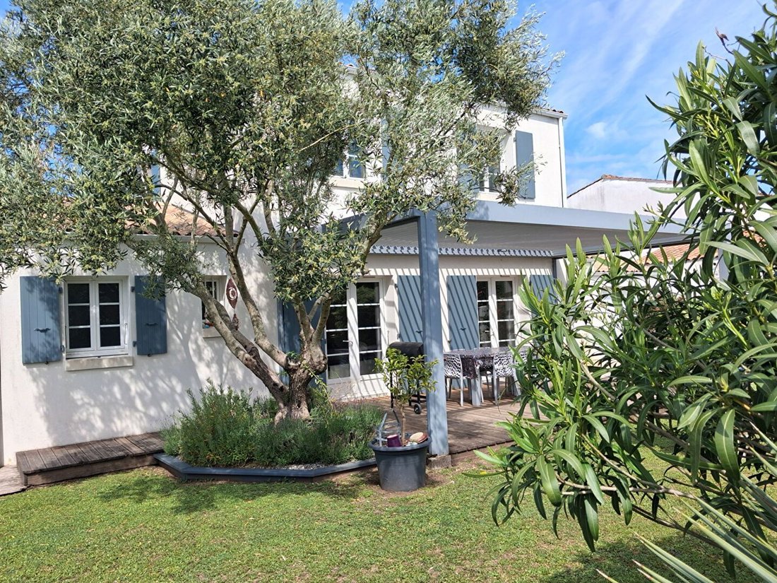House in Saint-Georges-d'Oleron, Nouvelle-Aquitaine, France 2 - 18009179