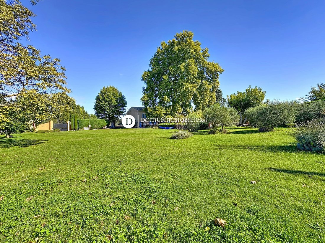 House in Centre Ville, Le Thor, France 2 - 18012278