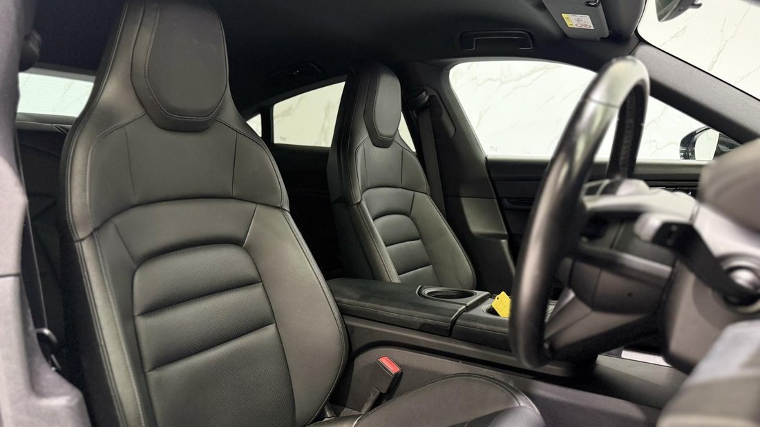 Sedan in Ruislip, United Kingdom 4 - 18004716