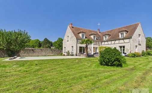 House in Senlis, Hauts-de-France, France 1