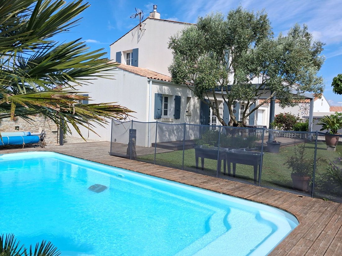 House in Saint-Georges-d'Oleron, Nouvelle-Aquitaine, France 4 - 18009179