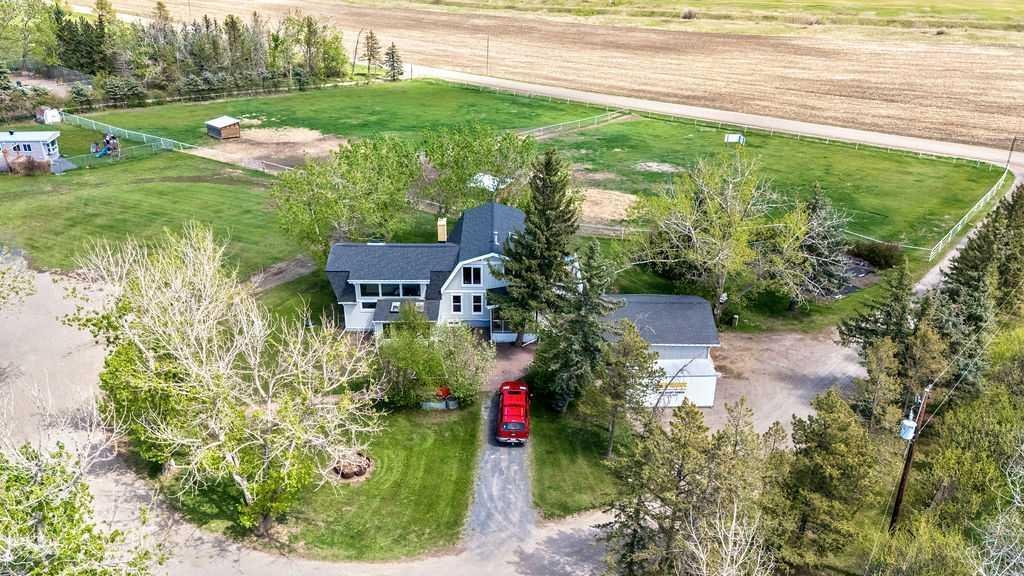 House in Delacour, Alberta, Canada 2 - 18012076
