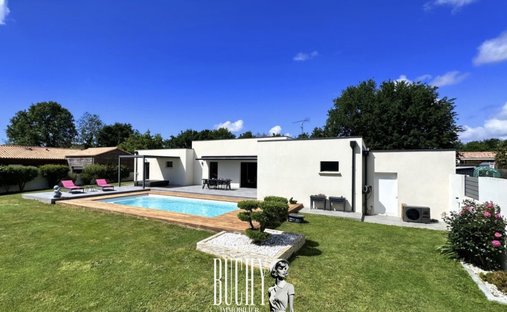 House in Le Girouard, Pays de la Loire, France 1