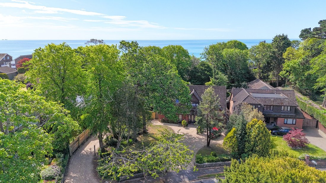 Chalet in Highcliffe, England 4 - 17916396