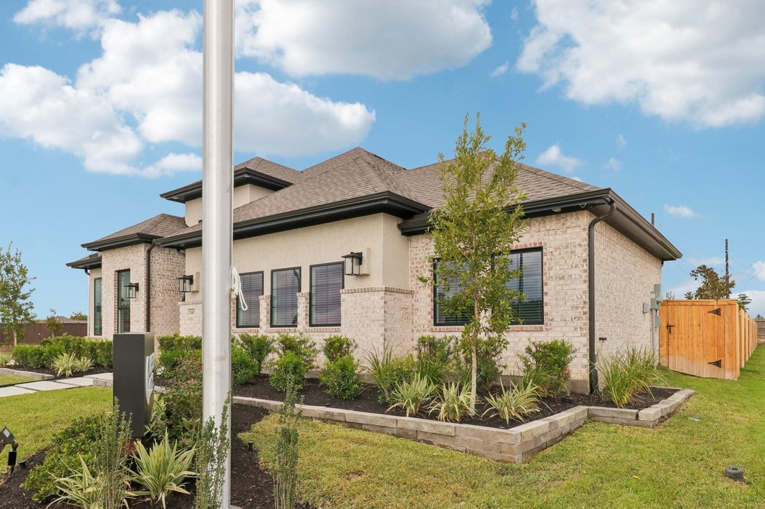 House in Willis, Texas, United States 3 - 18009726