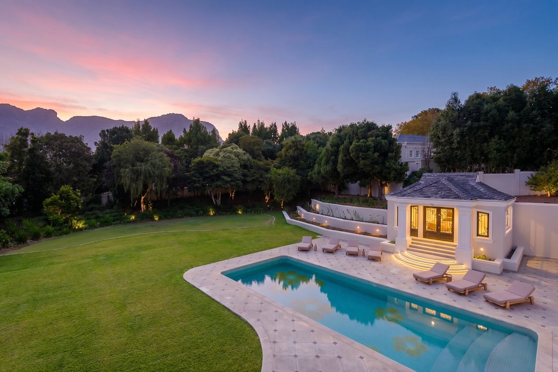 House in Constantia Heights, Cape Town, Western Cape 5 - 18007132