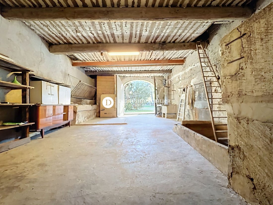 House in Saint-Saturnin-lès-Avignon, Provence-Alpes-Côte d'Azur, France 1 - 18012285