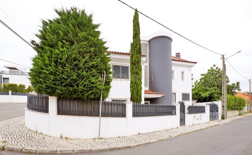 Villa a Pontinha e Famoes, Lisbona, Portogallo 1