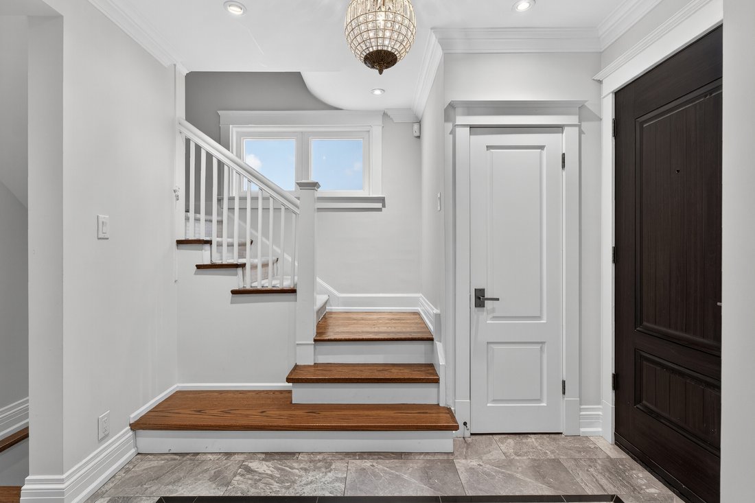 House in Toronto, Ontario, Canada 3 - 18010408