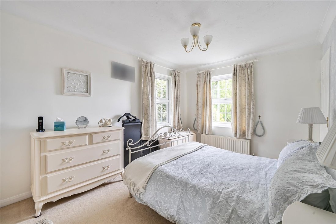 House in Banstead, Reigate and Banstead, England 4 - 18004818
