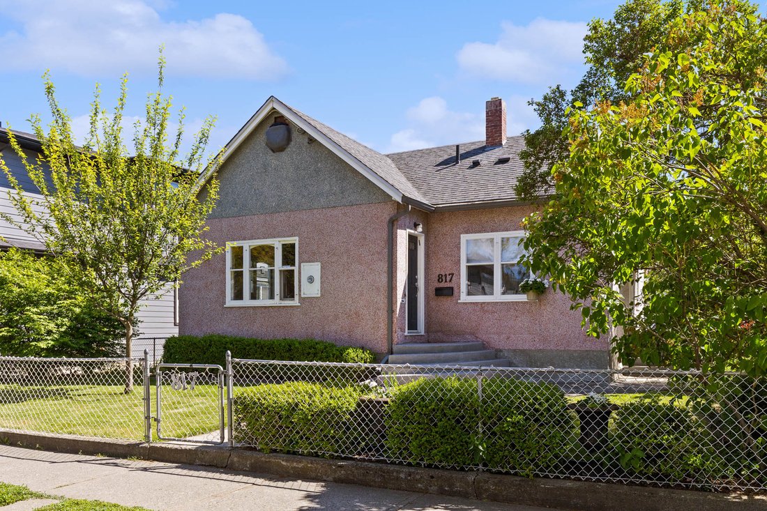 House in Kelowna, British Columbia, Canada 1 - 18010263